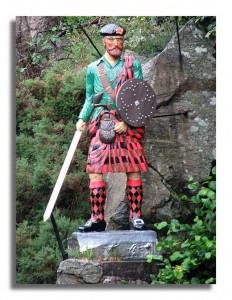 Rob Roy statue Peterculter Scotiana.com 2007