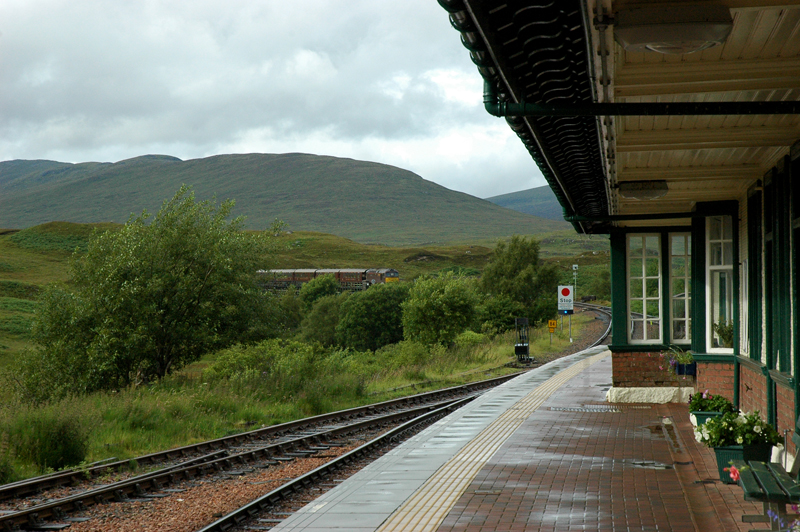 The Royal Scotsman stops at Rannoch Station in a luxury tour across the ...