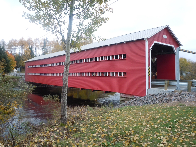 Ducharme covered bridge (1946) Region de la Mauricie - Province of Quebec. © Scotiana October 2010