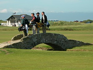 Golfers on the bridge - St Andrews golf links bridge © 2006 Scotiana