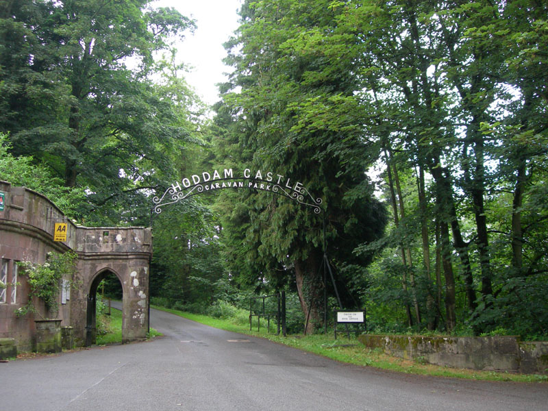 Hoddom Castle gates - Dumfries & Galloway - Scotland © 2004 Scotiana