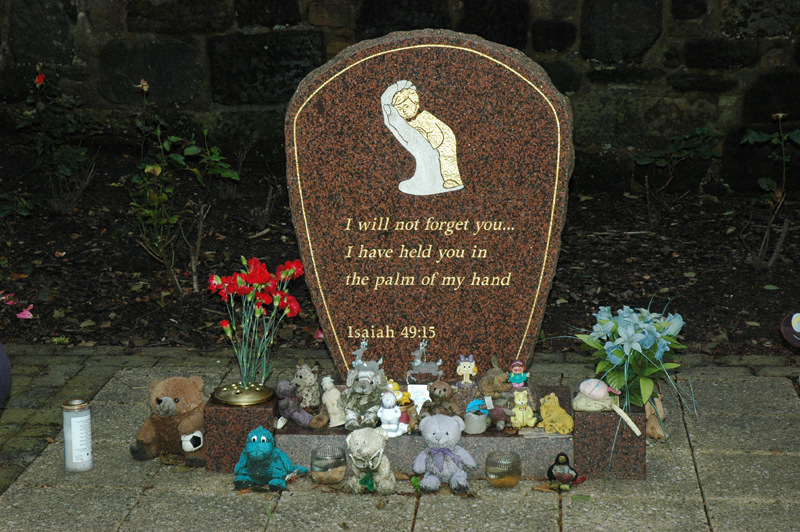 Glasgow necropolis 'Child Migrants' monument   © 2007 Scotiana