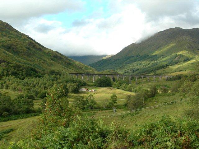 Glenfinnan-viaduct-highlands-scotland