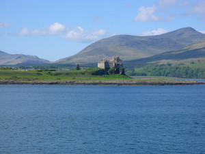 A view of Duart Castle from the ferry Oban-Mull © 2004 Scotiana