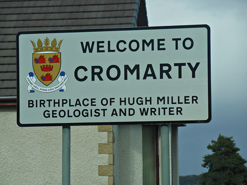 Cromarty Hugh Miller cottage signpost © 2009 Scotiana