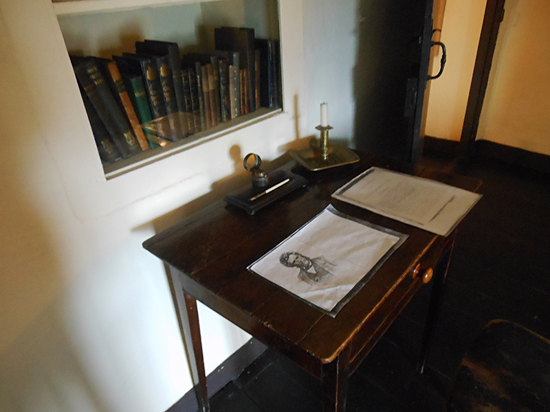 Hugh Miller's  desk  in his Cromarty native cottage © 2012 Scotiana