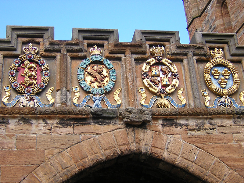 Linlithgow Palace Outer Gate the King's Four Orders of Knighthood © 2003 Scotiana