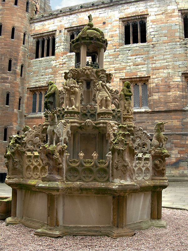 Linlithgow Palace the fountain in the courtyard © 2007 Scotiana