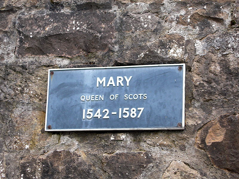 Linlithgow Kirgate Street Mary Queen of Scots plaque © 2003 Scotiana