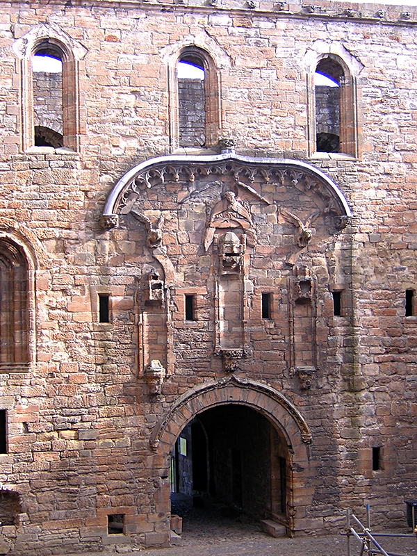 Linlithgow Palace East range gateway © 2003 Scotiana