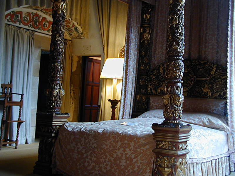 Falkland Palace King's Bedroom Golden Bed of Brahan © 2003 