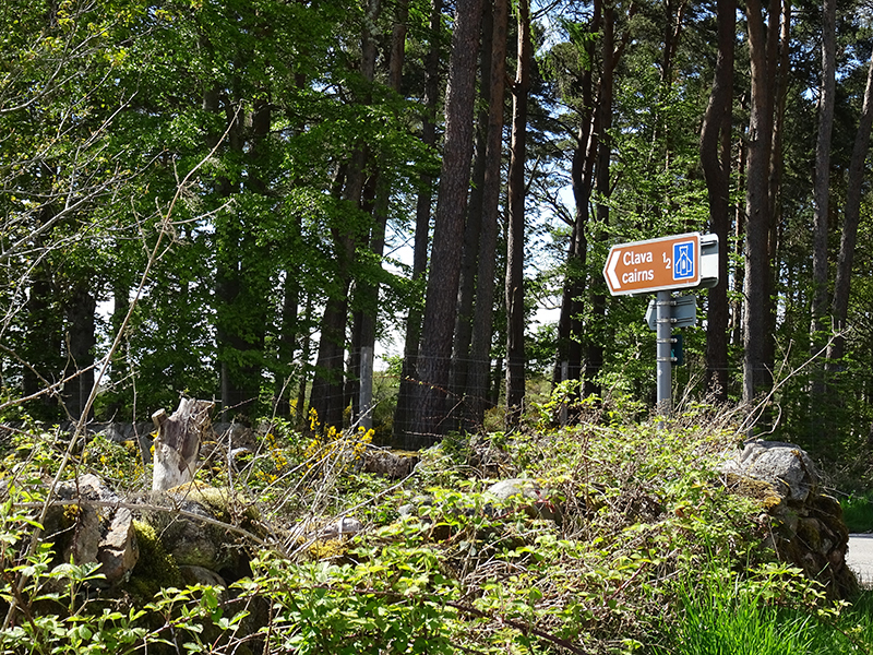 Clava Cairns HES sign © 2015 Scotiana