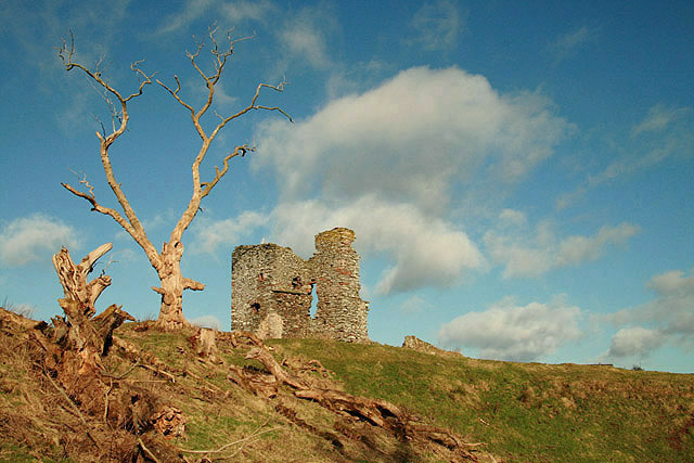 Maitland's original peel tower (Old Thirlestane Castle) - Wikimedia