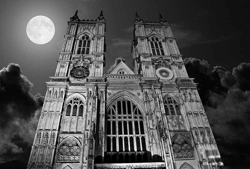 Westminster Abbey under Full Moon Wikimedia